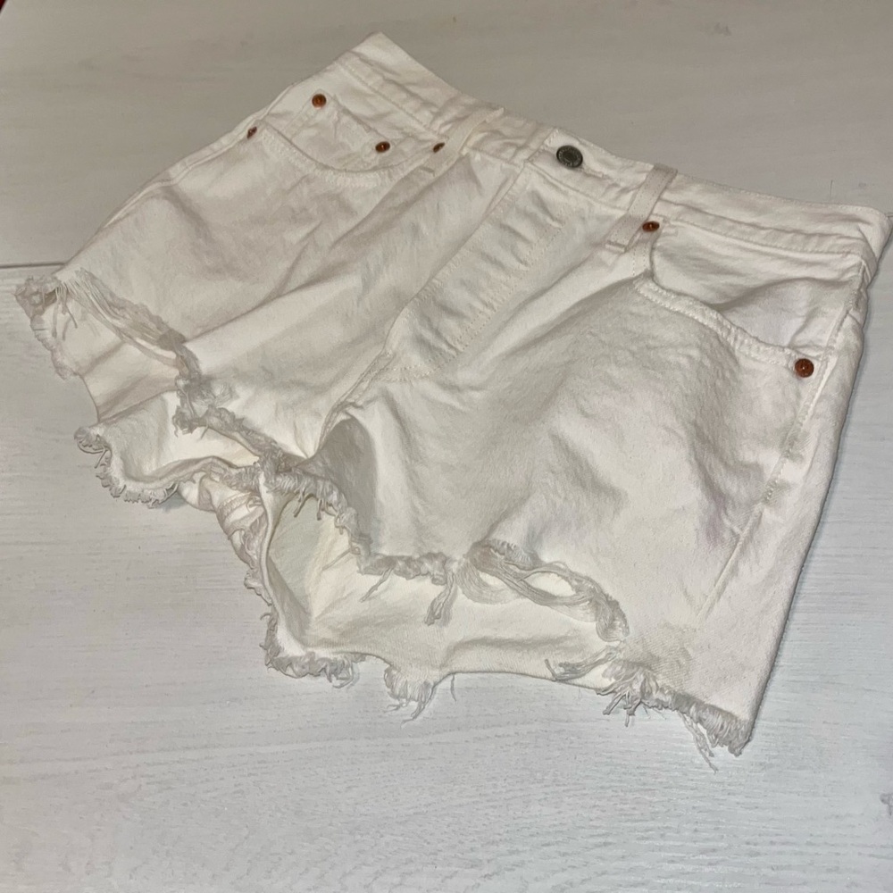 Levi’s Large E cut denim white jean shorts